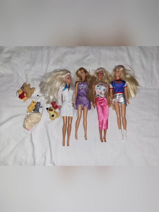 Other - 4 Barbies